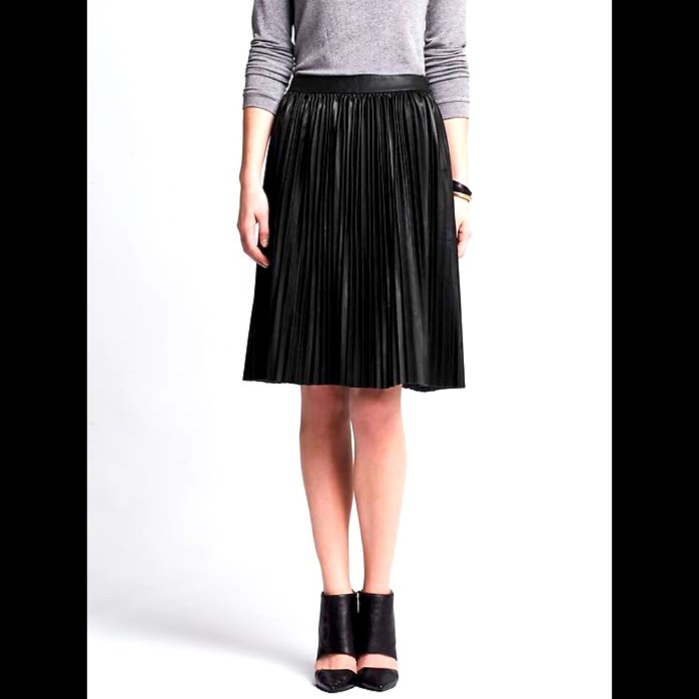 NWT Banana Republic Leather Pleated Skirt